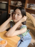 00后甜美长相素人私房氧气自然美女写真